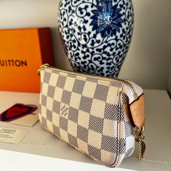 100% AUTHENTIC-2020 Luis Vuitton Damier Azur Mini Pochette Handbag. - Picture 8 of 16